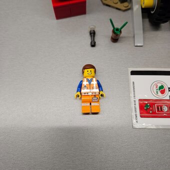 LEGO MOVIE 2 70823 Emmet's Thricycle - 3
