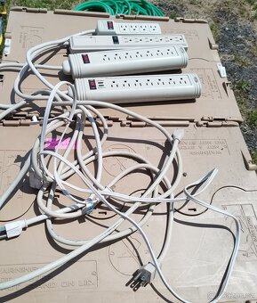 Prodlužovací kabel s rozdvojkou 110V - 3