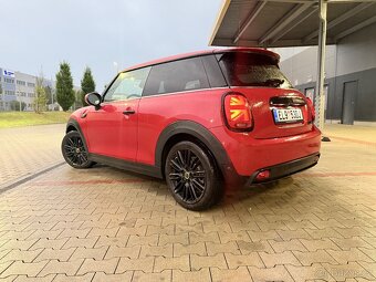 Mini Cooper SE 2022, pouze 15200 km, aktivní parkovací asist - 3
