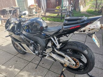 CBR 1000 RR Fireblade - 3
