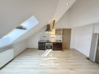 Pronájem mezonetového bytu 2+kk, 55m2, ul. U Hřiště , Ost - 3