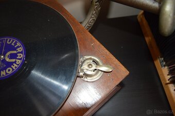 Funkční starožitný gramofon na kliku - 3