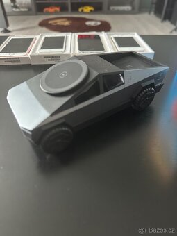 Cybertruck stojan Qi2 3v1 - 3