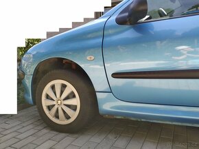 Modrý Peugeot 206, 44 kW, 1 124 ccm - 3