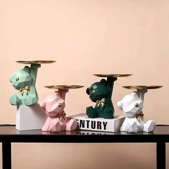 Bílý medvídek z pryskyřice s mašlí a tácem - 3