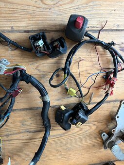 Suzuki GS 500 díly - 3