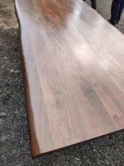 Akáciový stůl s ručně kovanými nohami - 3