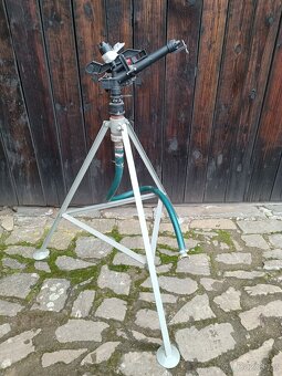 OTOČNÝ ÚDEROVÝ POSTŘIKOVAČ PUK - 3