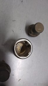 prodam bezpečtnosti matice kol - 3