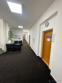 Pronájem kanceláře v centru Chomutova 30m2 - 3