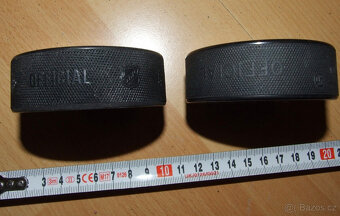2 sběratelské puky=Toronto Maple Leafs + MS 2004 Czech - 3