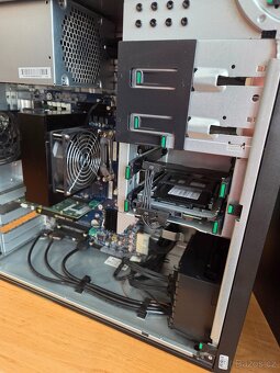 počítač HP Z440 workstation - 3