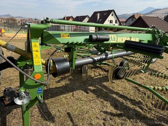 Stredový zhŕňovač sena Krone - 3