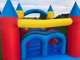 Skákací hrad skluzavka Velikost 11,5m2 pronájem - 3