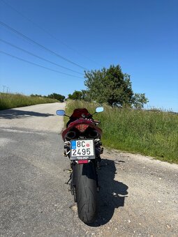 Yamaha R1 - 3