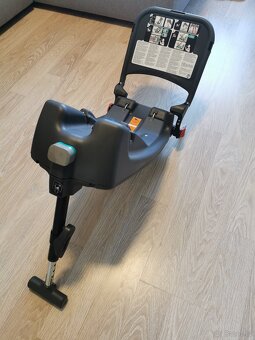 Britax Römer BABY-SAFE 2 i-SIZE + základna Isofix - 3