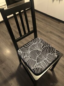 Rozkládací jídelní stůl se 3 židlemi včetně 6 ks podsedáků - 3