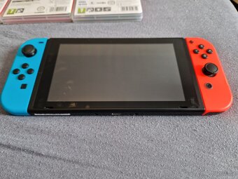 Nintendo Switch OLED (2025) + 7 her + příslušenství - 3