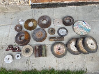 Kotouče na leštění různých kovů . - 3