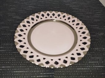 Růžový prolamovaný porcelán_talíře - 3