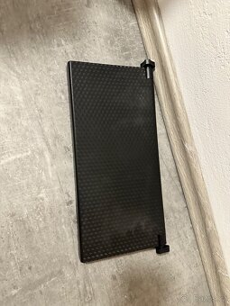 Televize Samsung se set-top boxem a poličkou - 3