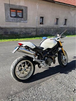 Ducati Monster 1100S - 3