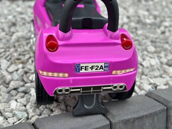 RŮŽOVÉ AUTO ODRÁŽEDLO - 3