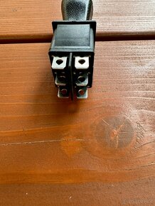 Přepínač směru jízdy dětské elektrické autíčko - 3