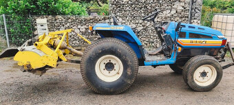 Kompaktní traktor Iseki 3025 - 3