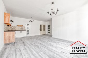 Pronájem zrekonstruovaného bytu 2+kk s komorou, 60 m2, ul. T - 3