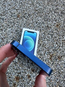 iPhone 12 - baterie 100% - 3
