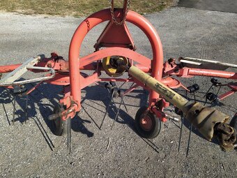 Obraceč píce Kuhn GF 440 P, záběr 4,4 m, téměř bez vůlí - 3