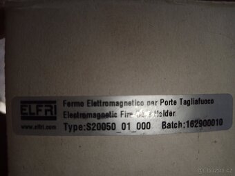 Elektromagnetický držák dveří - 3