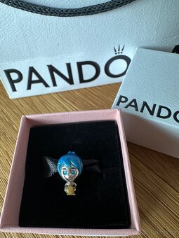 Disney Pixar radost svítící ve tmě - přívěsek na pandoru - 3