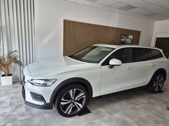 Volvo V60 2,0 D4 AWD Cross Country PLUS - 3