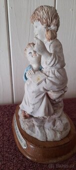PORCELÁNOVÁ FIGURKA "STORY TIME BY LEONARDO" - DĚTI PŘI ČT - 3