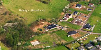 Prodej stavební parcely se základovou deskou a lesem ve Rty - 3