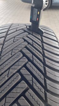 Prodám 2 x celoroční pneu Hankook 225/40/19 - 3