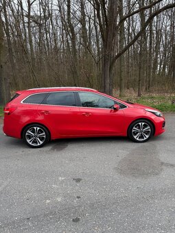 Kia Ceed Combi SW 1.6 CRDI 100Kw GT- LINE - 3