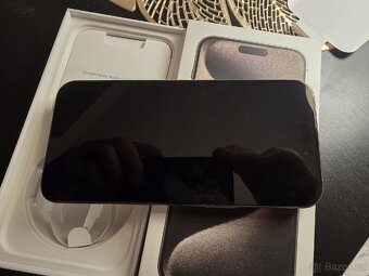 iPhone 15 Pro Max 256 GB – Přírodní titan – TOP STAV
- 3