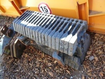závaží na traktor zetor - 1.000,-Kč za kus, - 3