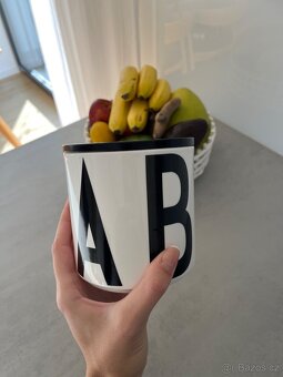 Dóza s víčkem Design Letters - 3