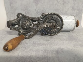 Velmi starý krásný velký mlýnek na strouhanku IDA s krásný, - 3