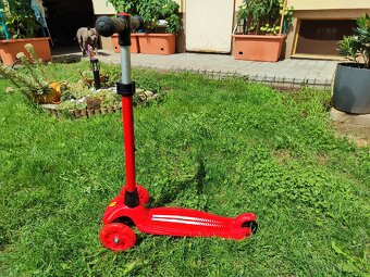 Dětská tříkolová koloběžka Ferrari (Shell edice) - 3