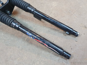 Prodám originální černá přední vidlice na Manet Korado - 3