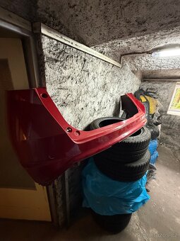 Honda civic 8g 5D zbytky dílů - 3