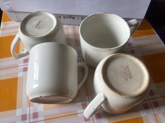 Různé hrnky nabídnete cenu - 3