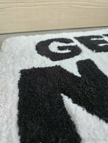"Get Naked" - ručně vyrobený koberec - 3