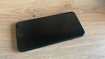 Apple iPhone 7 32GB, příslušenství, 1400Kč - 3