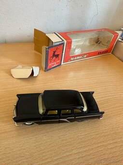 Starý kovový model USSR ČAJKA 1:43 - 3